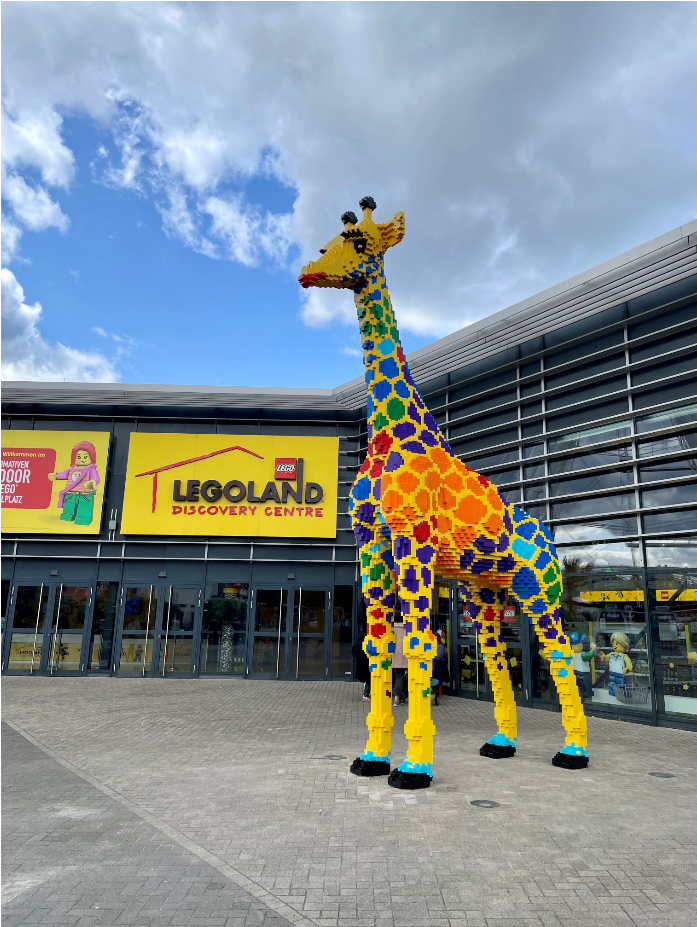 Neue bunte Giraffe im LEGOLAND Discovery Centre Oberhausen