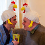 „Feiges Huhn!“ – Ein Kartenspiel voller Spannung und Taktik von AMIGO
